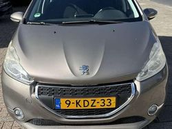 Grijs Gebruikt 2013 Peugeot 208 Envy Hatchback | € 5.000 (Goede deal)