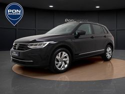 Zwart Gebruikt 2022 VW Tiguan Life SUV | € 30.850 (Super prijs)
