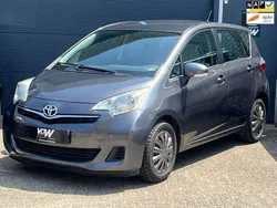 Grijs Gebruikt 2011 Toyota Verso-S Comfort MPV | € 6.450 (Eerlijke prijs)