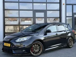 Zwart Gebruikt 2013 Ford Focus ST Stationwagen | € 13.995 (Eerlijke prijs)