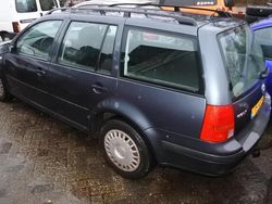 Blauw Gebruikt 2000 VW Golf IV Trendline Stationwagen | € 595 (Goede deal)