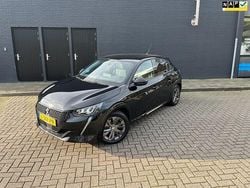 Zwart (metallic) Gebruikt 2021 Peugeot e-208 Allure Hatchback | € 13.999 (Super prijs)