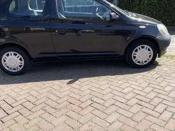 Zwart Gebruikt 2002 Toyota Yaris Hatchback | € 1.050 (Goede deal)