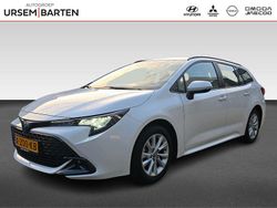 Wit Gebruikt 2023 Toyota Corolla Hybrid Active Stationwagen | € 25.930