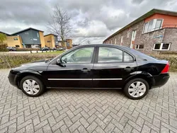 Blauw Gebruikt 2006 Ford Mondeo Ambiente Hatchback | € 2.800 (Iets duurder)