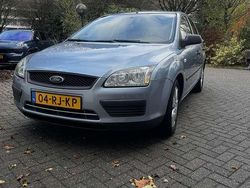 Blauw Gebruikt 2005 Ford Focus Trend Hatchback | € 1.350 (Goede deal)