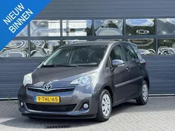 Grijs Gebruikt 2014 Toyota Verso-S MPV | € 13.999 (Eerlijke prijs)