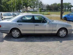 Grijs Gebruikt 1998 Mercedes E280 Avantgarde Sedan | € 1.895