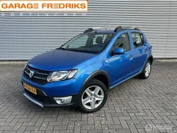 Blauw Gebruikt 2013 Dacia Sandero Lauréate Hatchback | € 4.735 (Eerlijke prijs)