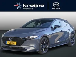 Polymetal gray metallic (47c) Gebruikt 2023 Mazda 3 Homura-Line Hatchback | € 26.425 (Eerlijke prijs)
