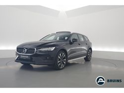 Zwart Gebruikt 2022 Volvo V60 CC Pro Stationwagen | € 43.900 (Eerlijke prijs)