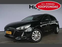 Zwart, metallic lak Gebruikt 2018 Hyundai i30 Comfort Stationwagen | € 11.440 (Eerlijke prijs)