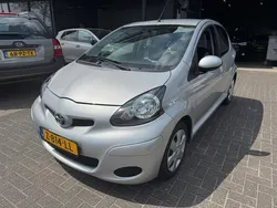 Grijs Gebruikt 2010 Toyota Aygo Hatchback | € 3.295 (Eerlijke prijs)