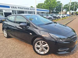 Zwart Gebruikt 2021 Opel Astra Edition Hatchback | € 14.645 (Eerlijke prijs)