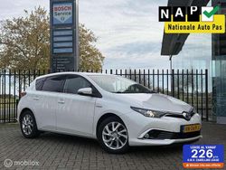 Wit Gebruikt 2015 Toyota Auris Hybrid Executive Hatchback | € 13.950 (Eerlijke prijs)