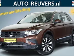 Bruin Gebruikt 2023 VW Tiguan Move SUV | € 34.900 (Eerlijke prijs)