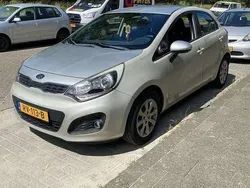 Grijs Gebruikt 2011 Kia Rio Sedan | € 3.750 (Eerlijke prijs)