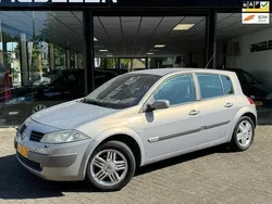 Beige Gebruikt 2003 Renault Mégane II Luxe Hatchback | € 1.440 (Eerlijke prijs)