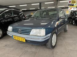 Blauw Gebruikt 1997 Peugeot 205 Hatchback | € 1.950