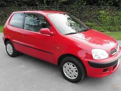 Rood Gebruikt 2000 Honda Logo Hatchback | € 2.950