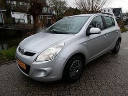 Grijs (metallic) Gebruikt 2011 Hyundai i20 Edition Hatchback | € 3.245 (Eerlijke prijs)