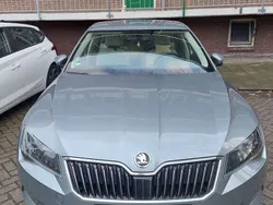 Grijs Gebruikt 2015 Skoda Superb Sedan | € 17.500 (Goede deal)