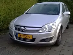 Grijs Gebruikt 2009 Opel Astra Executive Hatchback | € 950 (Eerlijke prijs)