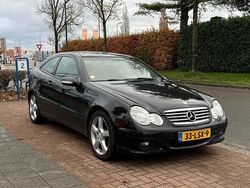 Zwart Gebruikt 2006 Mercedes C220 Coupé | € 2.950 (Iets duurder)