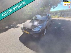 Grijs Gebruikt 2005 Ford Focus Ambiente Sedan | € 999 (Goede deal)