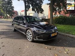 Zwart (metallic) Gebruikt 2016 VW Passat GTE Stationwagen | € 12.750 (Goede deal)