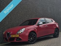 Rood Gebruikt 2012 Alfa Romeo Giulietta Hatchback | € 8.995 (Eerlijke prijs)