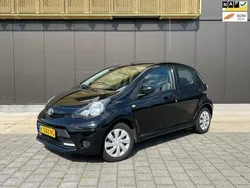Zwart Gebruikt 2014 Toyota Aygo Hatchback | € 6.249 (Eerlijke prijs)