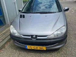 Grijs (metallic) Gebruikt 2001 Peugeot 206 Hatchback | € 2.250