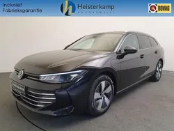 Zwart Gebruikt 2024 VW Passat Business Stationwagen | € 44.950 (Duur)