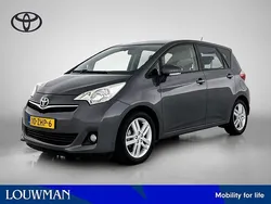 Grijs Gebruikt 2012 Toyota Verso-S MPV | € 8.250 (Eerlijke prijs)