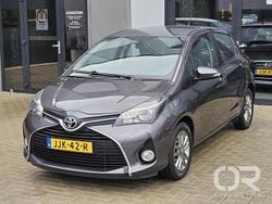 Grijs Gebruikt 2015 Toyota Yaris Hatchback | € 12.449 (Eerlijke prijs)