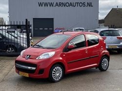 Rood (metallic) Gebruikt 2011 Peugeot 107 Hatchback | € 2.250 (Goede deal)