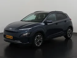 Dark teal metallic (tg8) Gebruikt 2022 Hyundai Kona SUV | € 23.945 (Eerlijke prijs)