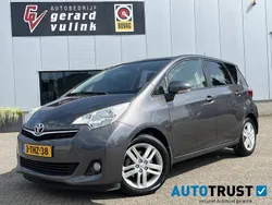 Grijs Gebruikt 2014 Toyota Verso-S MPV | € 13.880 (Iets duurder)