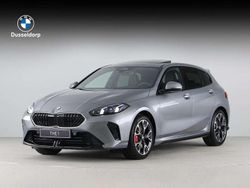 Zwart, metallic lak Nieuw 2025 BMW 120 Comfort Edition Hatchback | € 57.482 (Iets duurder)