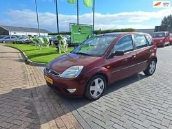 Rood Gebruikt 2003 Ford Fiesta Ghia Hatchback | € 1.999 (Eerlijke prijs)