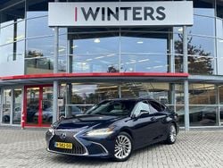 Blauw Gebruikt 2020 Lexus ES300H President Line Sedan | € 39.330 (Eerlijke prijs)