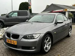 Grijs, metallic lak Gebruikt 2008 BMW 320 Coupé | € 10.950 (Iets duurder)