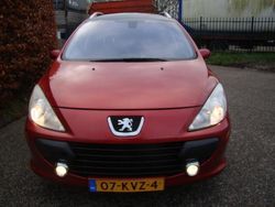 Rood Gebruikt 2005 Peugeot 307 Stationwagen | € 1.299 (Iets duurder)