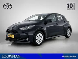 Zwart Gebruikt 2024 Toyota Yaris Hybrid Active Hatchback | € 23.450 (Eerlijke prijs)