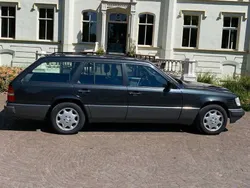Zwart Gebruikt 1993 Mercedes E300 Stationwagen | € 22.950