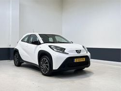 Wit Gebruikt 2024 Toyota Aygo Play Hatchback | € 15.749 (Eerlijke prijs)
