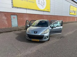 Blauw Gebruikt 2011 Peugeot 207 Access Hatchback | € 1.750 (Eerlijke prijs)