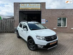 Wit Gebruikt 2014 Dacia Sandero Lauréate Hatchback | € 6.999 (Eerlijke prijs)