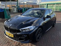 Zwart Gebruikt 2020 BMW 118 Shadowline Hatchback | € 18.000 (Goede deal)
